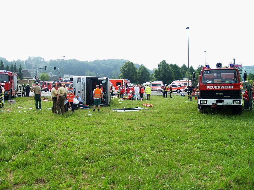 Schwerer Unfall mit Reisebus Lohmar Donrather Dreieck P017.JPG